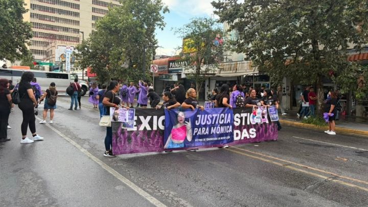 Marchan en Monterrey para exigir justicia por el feminicidio de Mónica
