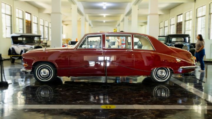Exhiben en Monterrey auto que transportó a la Reina Isabel en 1975