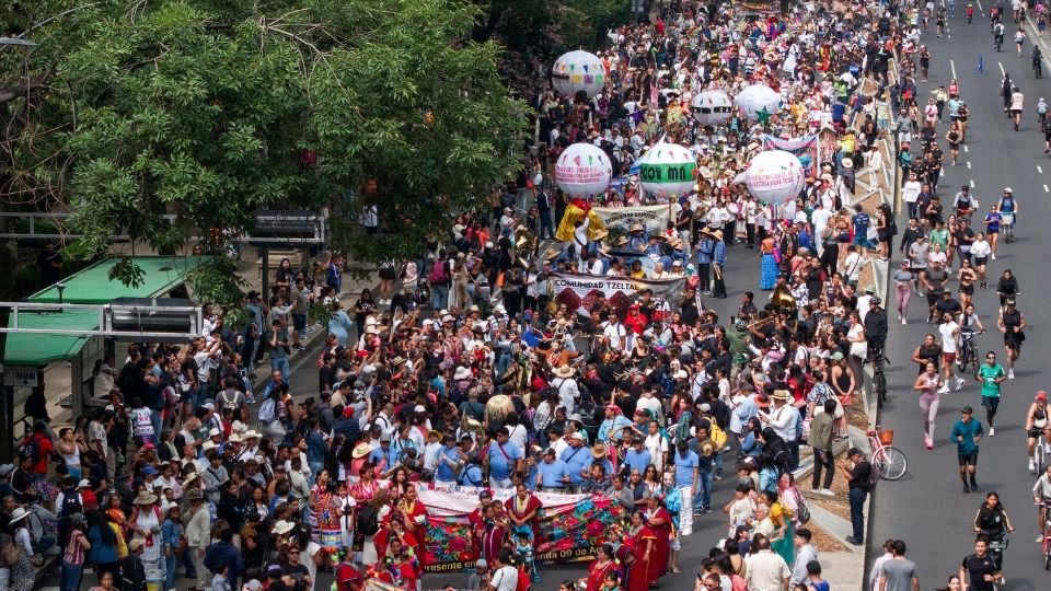 Miles de indígenas toman las calles de la CDMX