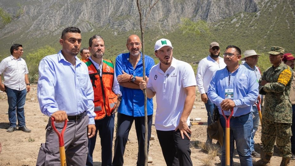 Plantan más de 2 mil 500 árboles en La Huasteca