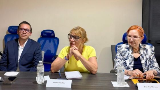 Médicos de NL reprueban la salud pública del estado y exponen urgencias a Tatiana Clouthier