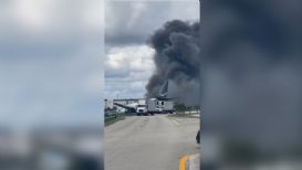 Se estrella avión de carga en Miami; reportan al menos cinco muertos